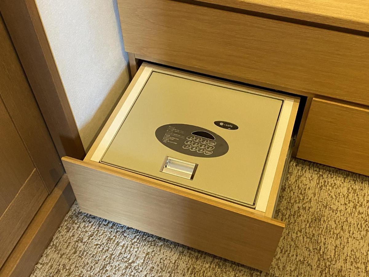 静冈酒店 外观 照片 A safe in a drawer