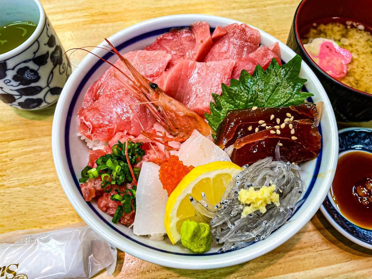 静冈酒店 外观 照片 A bowl of sashimi